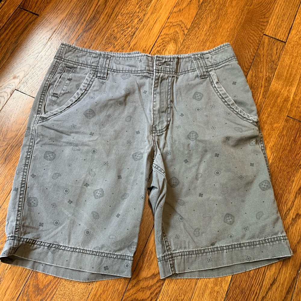 Gray paisley men’s shorts size 32